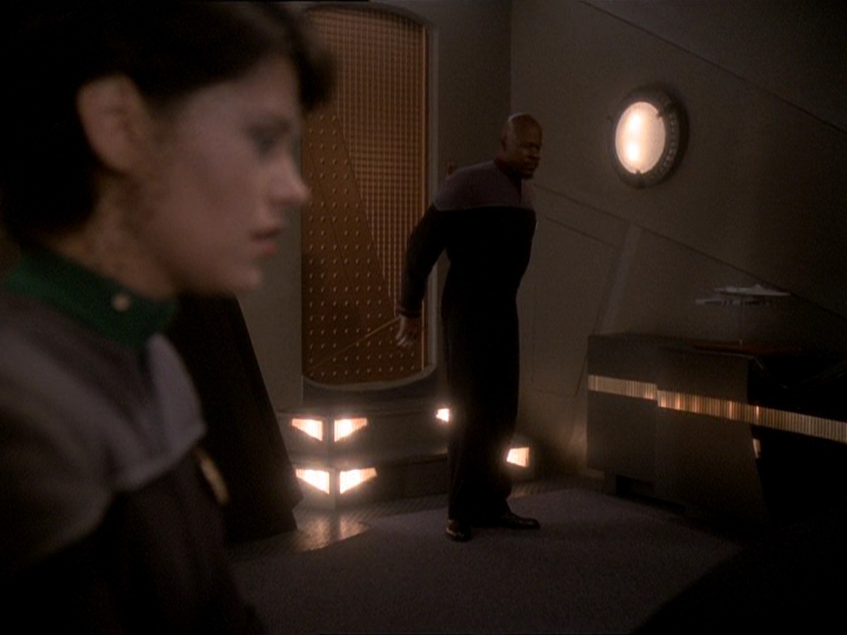 extant_StarTrek_DS9_7x03-Afterimage_2729.jpg