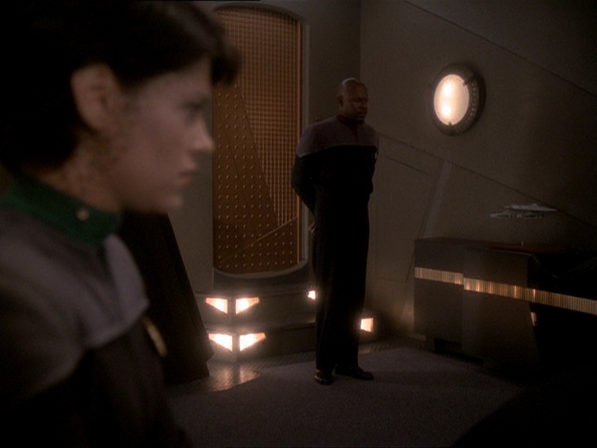 extant_StarTrek_DS9_7x03-Afterimage_2732.jpg