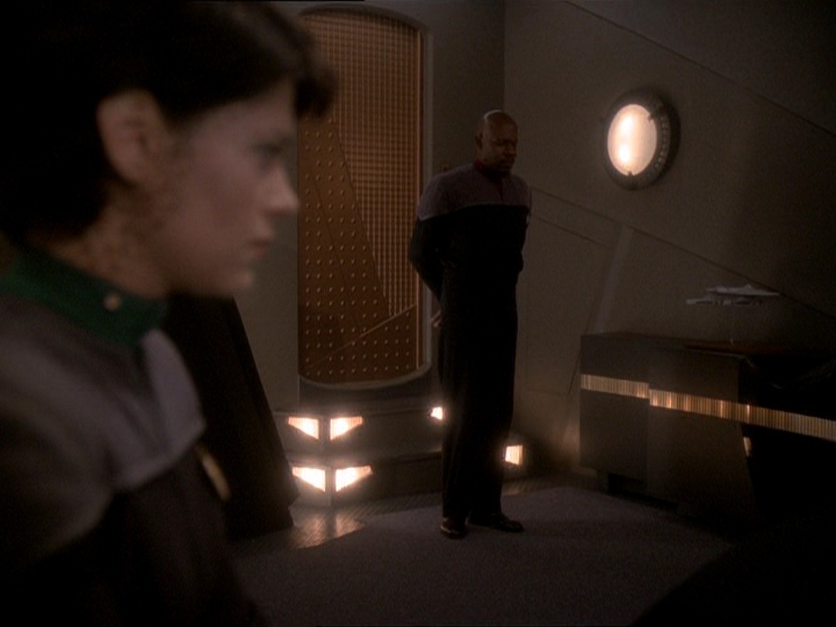 extant_StarTrek_DS9_7x03-Afterimage_2733.jpg
