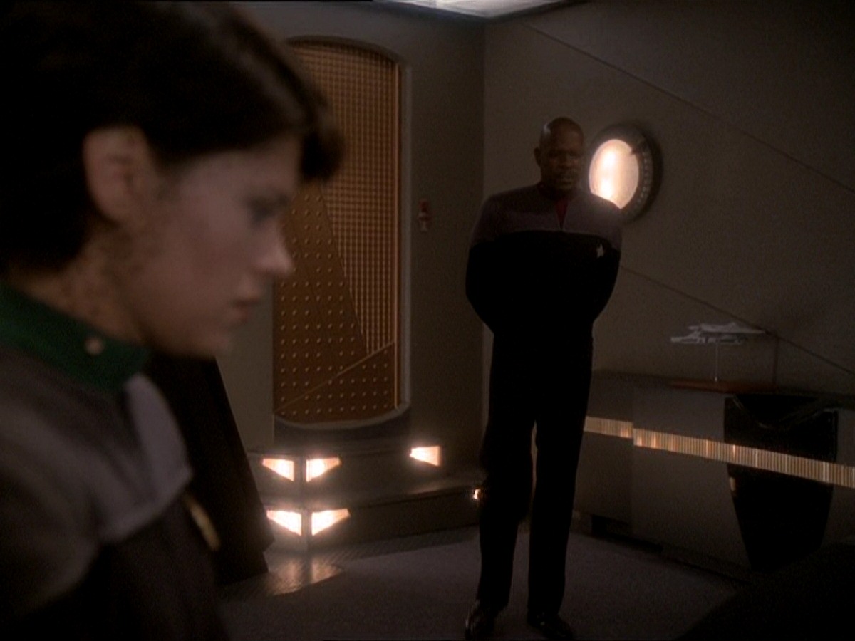 extant_StarTrek_DS9_7x03-Afterimage_2738.jpg
