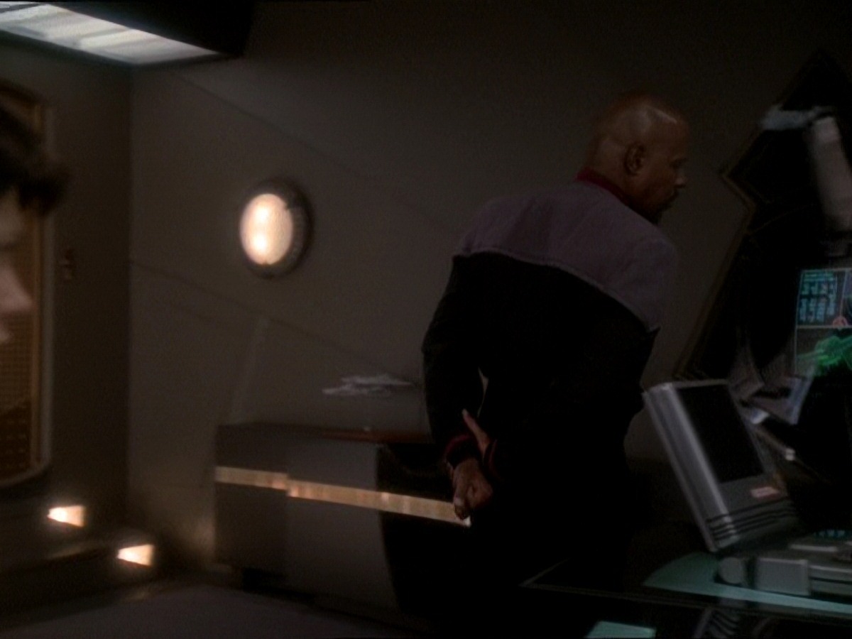 extant_StarTrek_DS9_7x03-Afterimage_2791.jpg