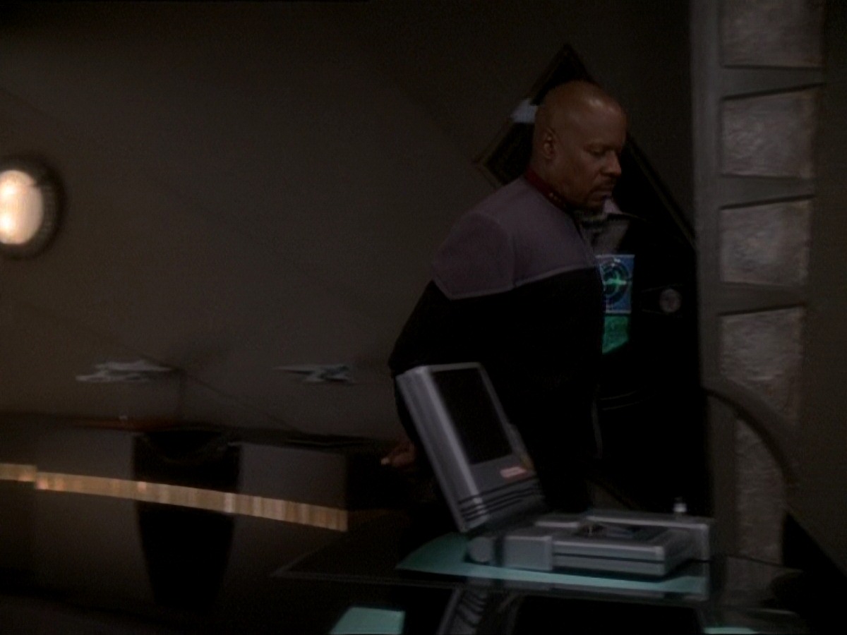 extant_StarTrek_DS9_7x03-Afterimage_2792.jpg
