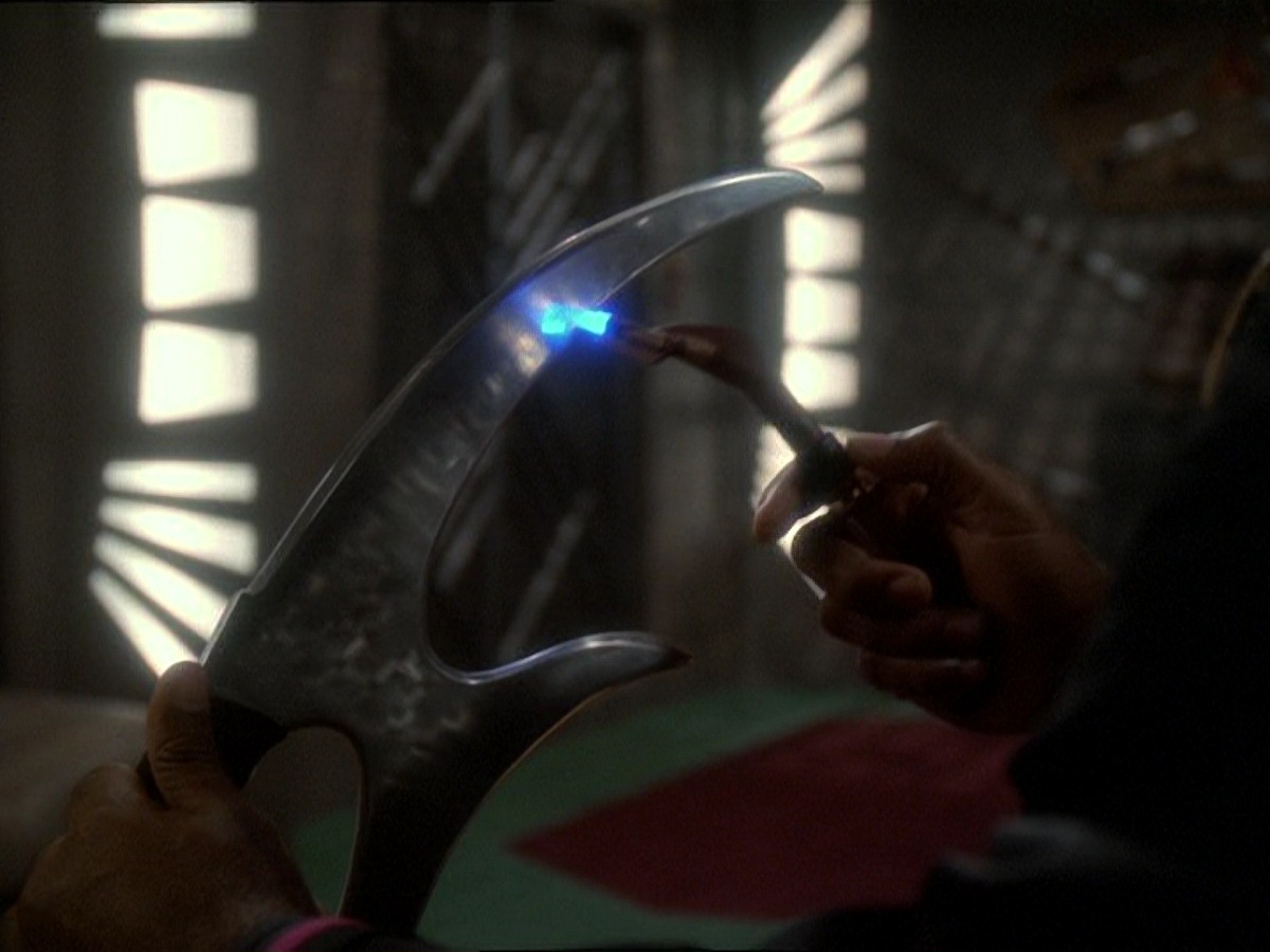 extant_StarTrek_DS9_7x03-Afterimage_2841.jpg