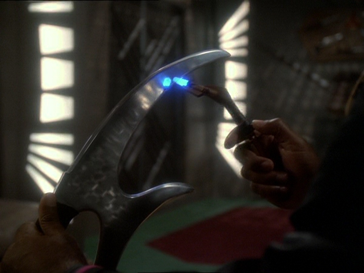extant_StarTrek_DS9_7x03-Afterimage_2843.jpg