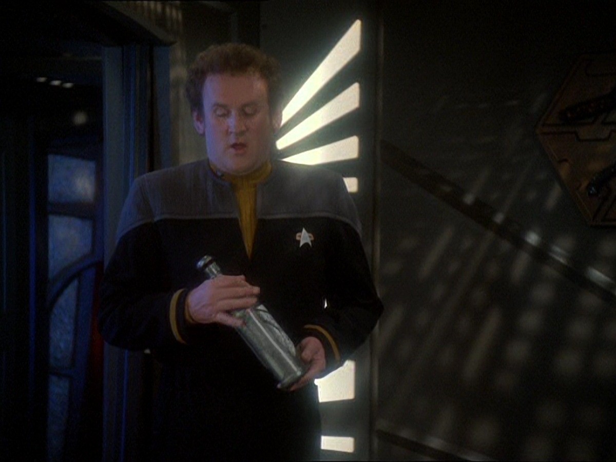 extant_StarTrek_DS9_7x03-Afterimage_2864.jpg
