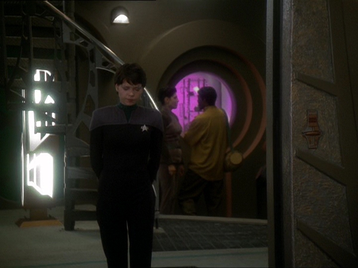 extant_StarTrek_DS9_7x03-Afterimage_2950.jpg