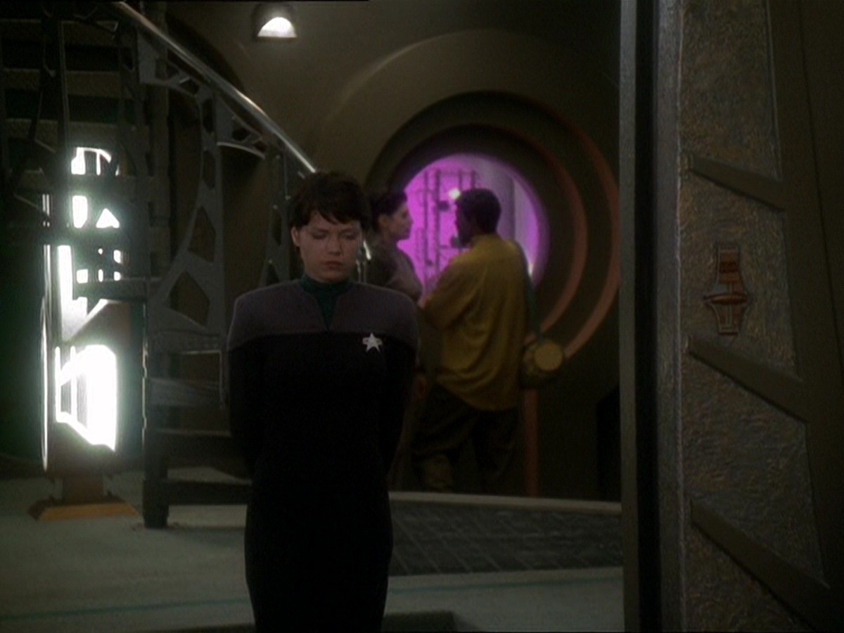 extant_StarTrek_DS9_7x03-Afterimage_2951.jpg