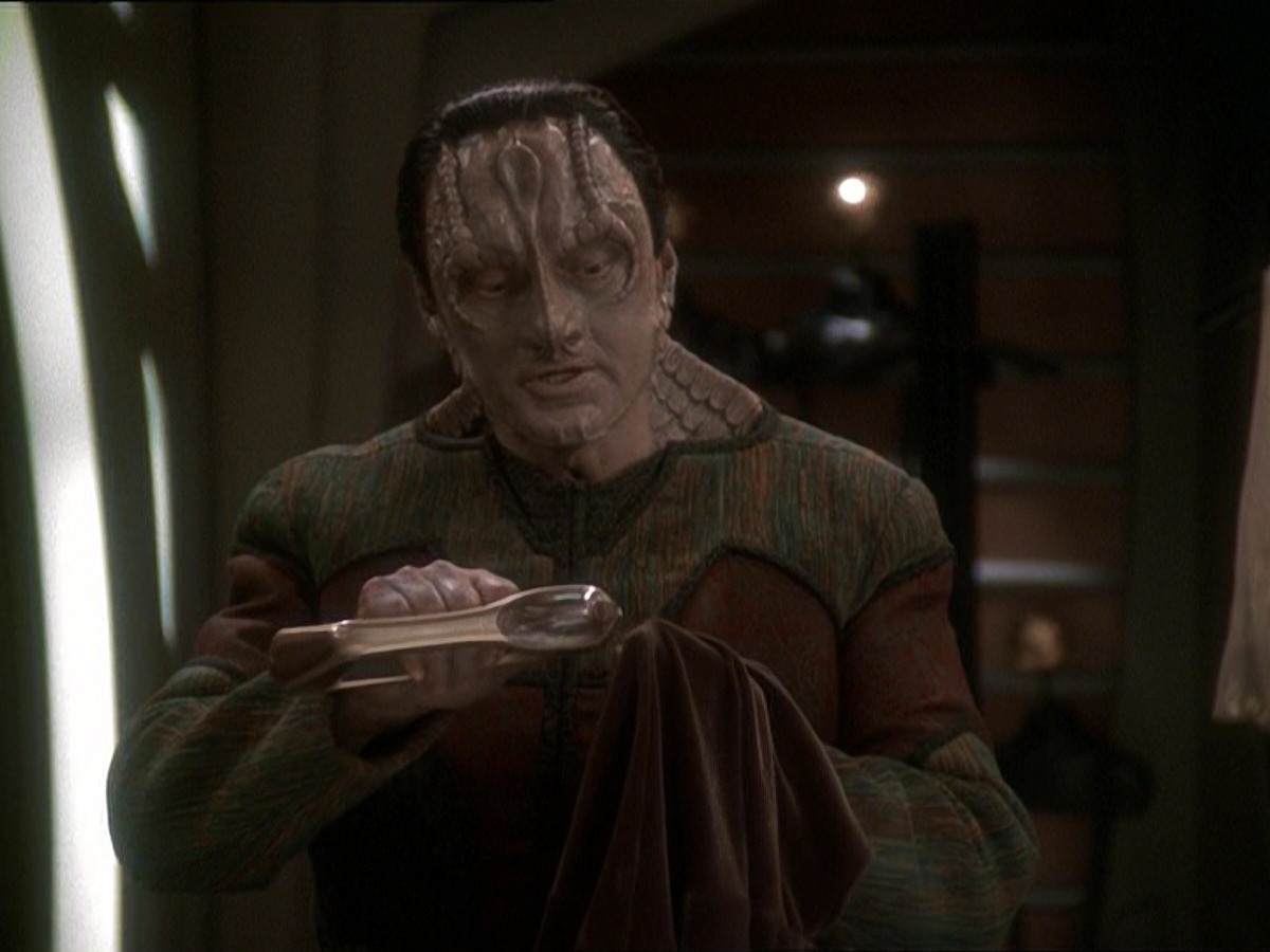 extant_StarTrek_DS9_7x03-Afterimage_2986.jpg