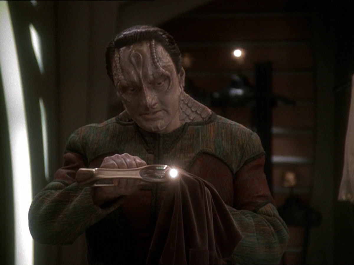 extant_StarTrek_DS9_7x03-Afterimage_2987.jpg