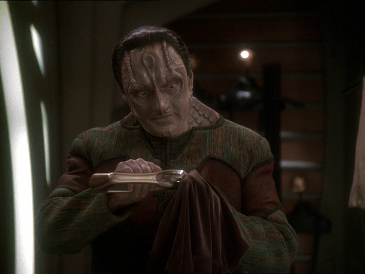extant_StarTrek_DS9_7x03-Afterimage_2989.jpg