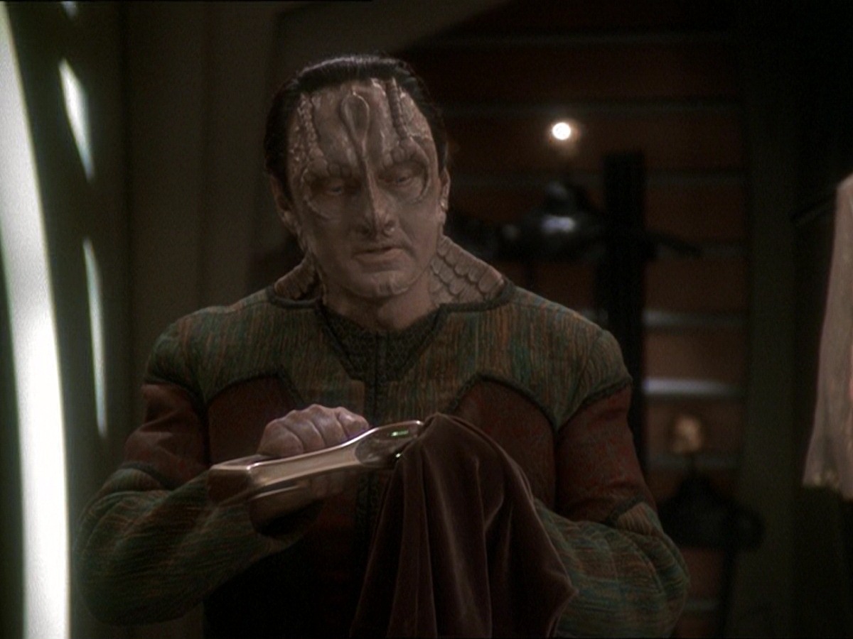 extant_StarTrek_DS9_7x03-Afterimage_3001.jpg