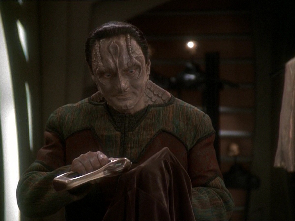 extant_StarTrek_DS9_7x03-Afterimage_3007.jpg