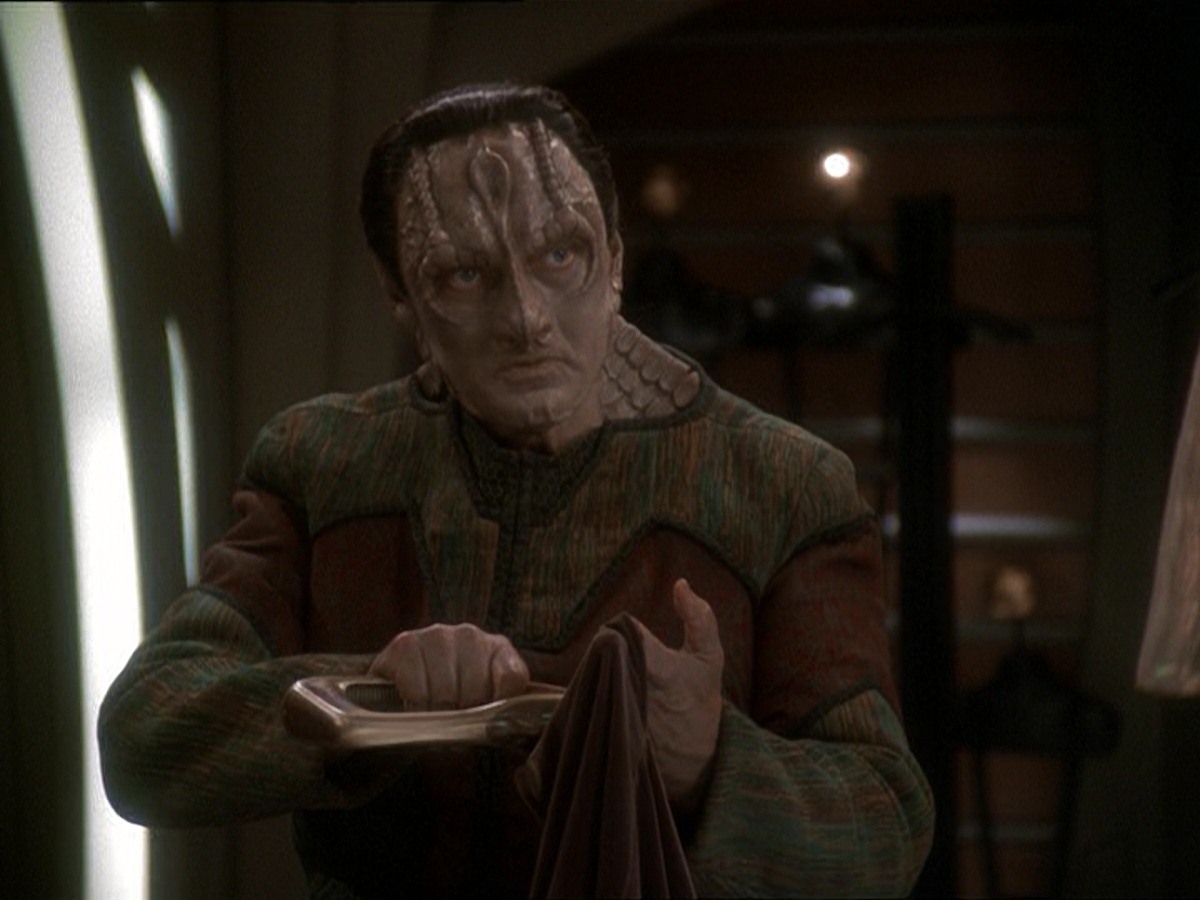 extant_StarTrek_DS9_7x03-Afterimage_3012.jpg
