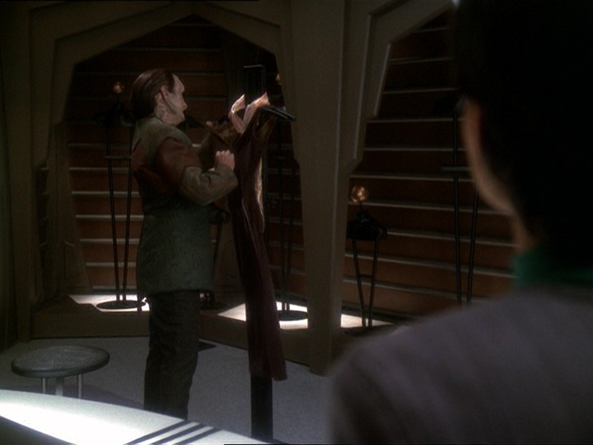 extant_StarTrek_DS9_7x03-Afterimage_3040.jpg