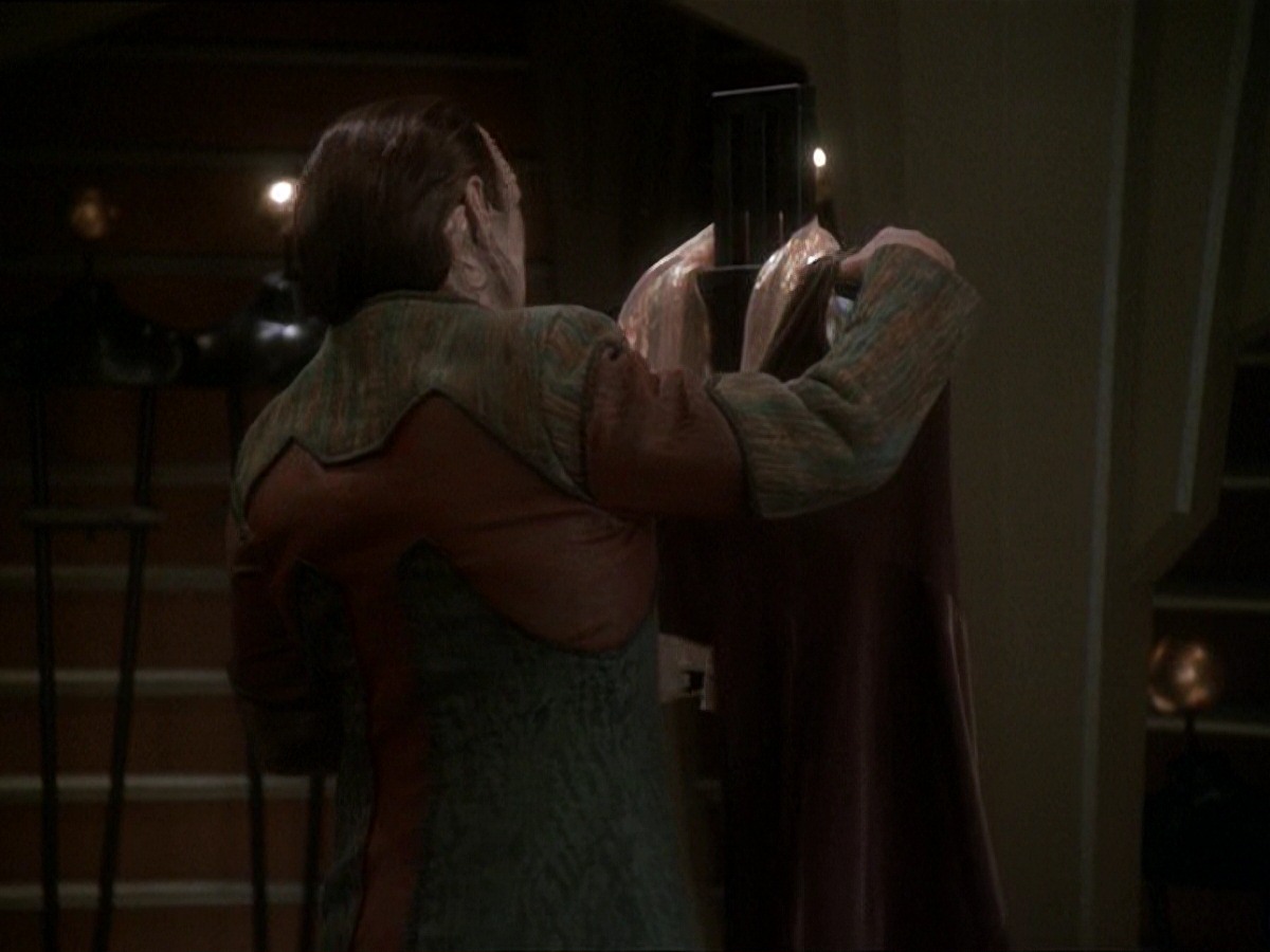 extant_StarTrek_DS9_7x03-Afterimage_3058.jpg