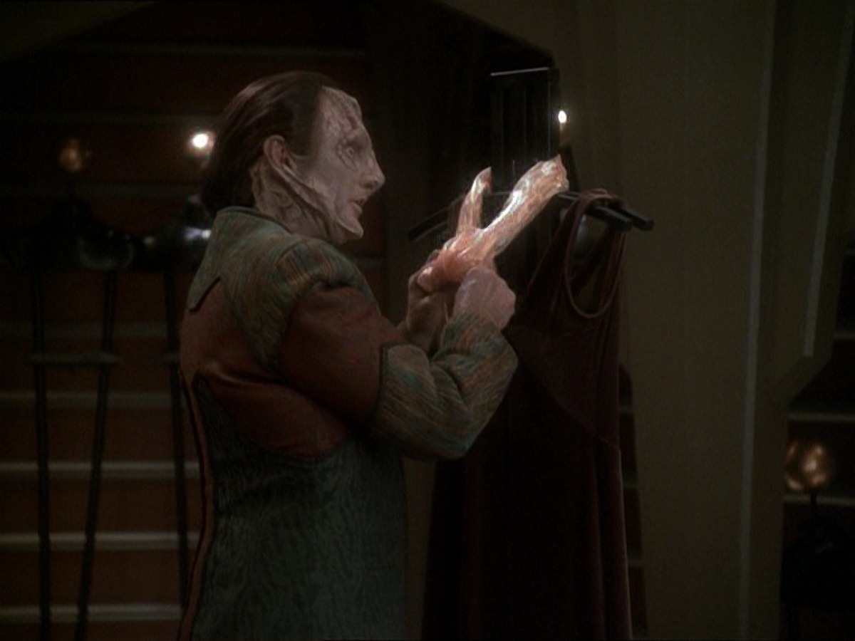 extant_StarTrek_DS9_7x03-Afterimage_3072.jpg