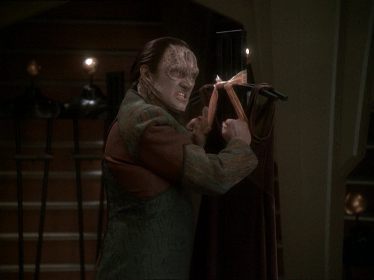 extant_StarTrek_DS9_7x03-Afterimage_3077.jpg