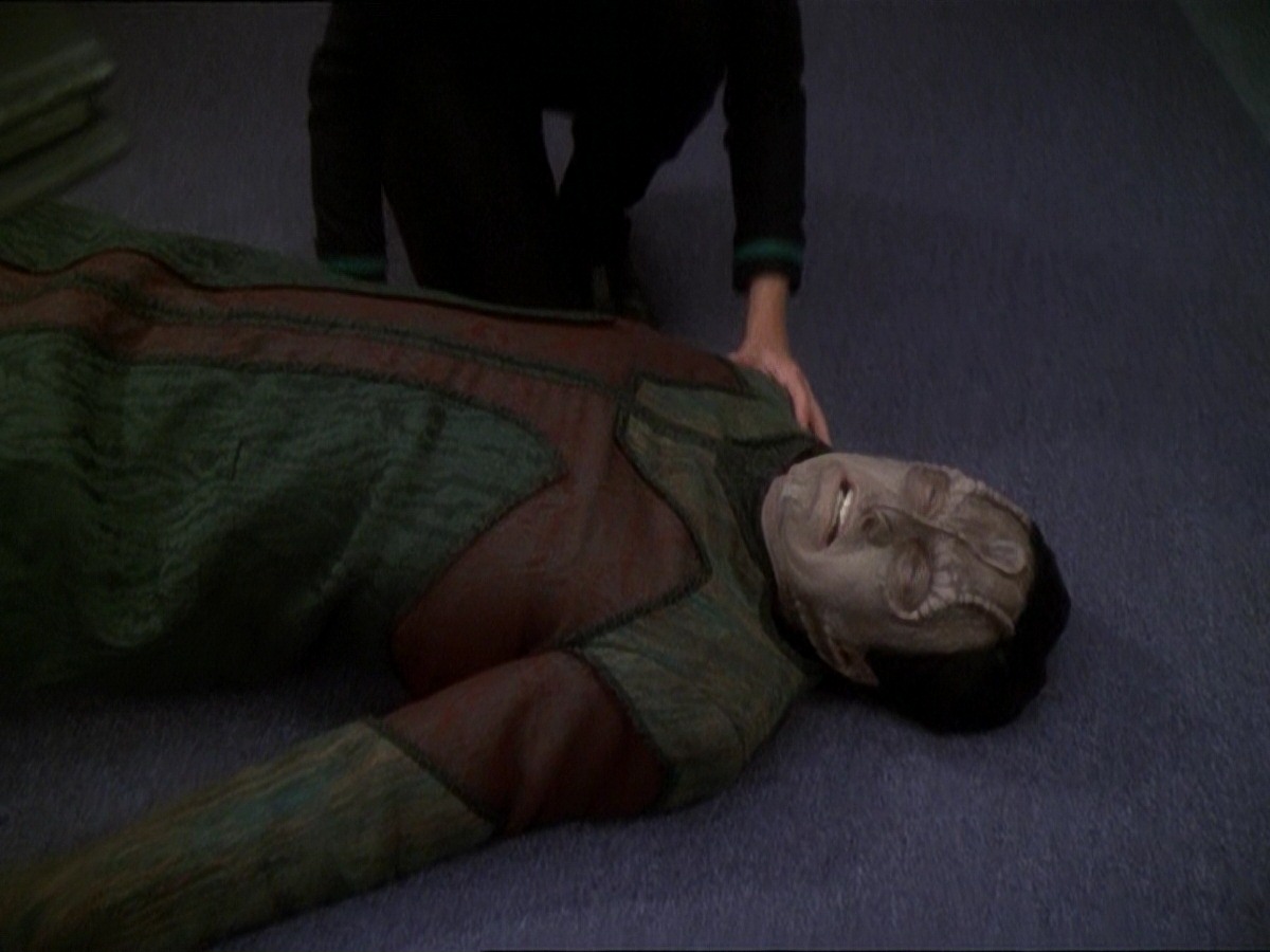 extant_StarTrek_DS9_7x03-Afterimage_3168.jpg