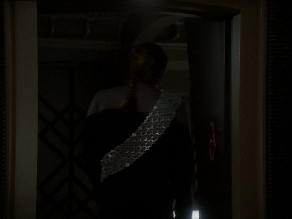 extant_StarTrek_DS9_7x03-Afterimage_3590.jpg