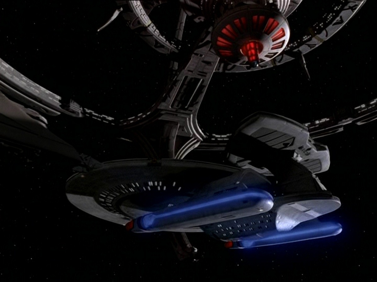 extant_StarTrek_DS9_7x04-TakeMeOutToTheHolosuite_0002.jpg