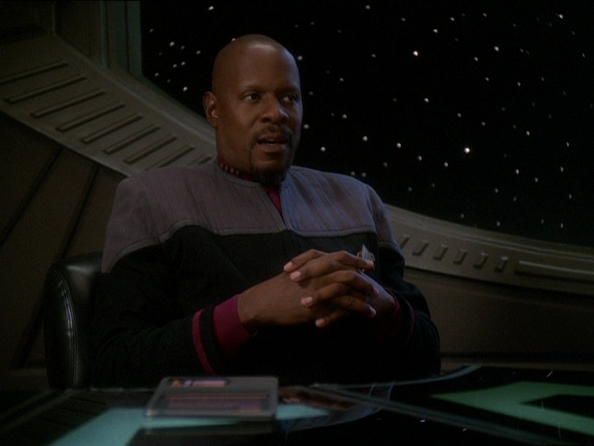 extant_StarTrek_DS9_7x04-TakeMeOutToTheHolosuite_0167.jpg