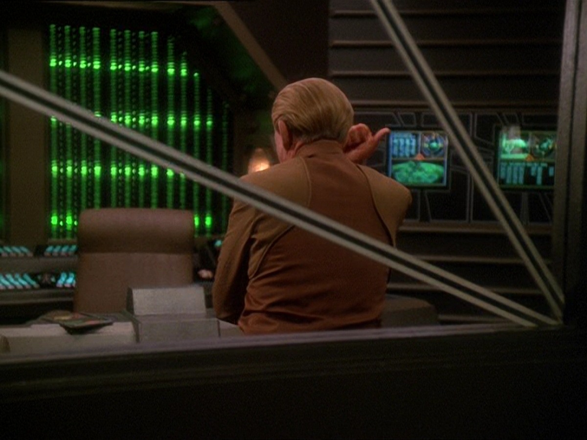 extant_StarTrek_DS9_7x04-TakeMeOutToTheHolosuite_1793.jpg