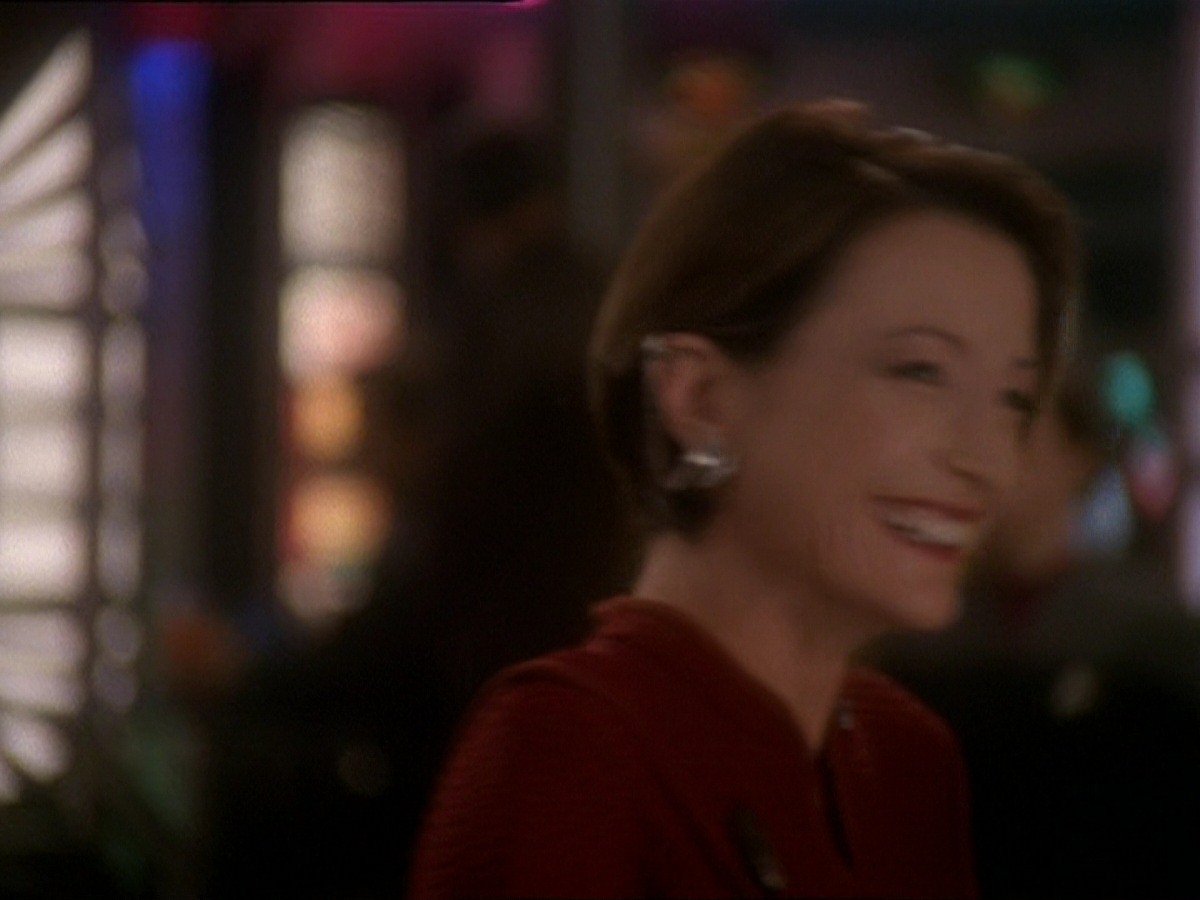 extant_StarTrek_DS9_7x04-TakeMeOutToTheHolosuite_1801.jpg