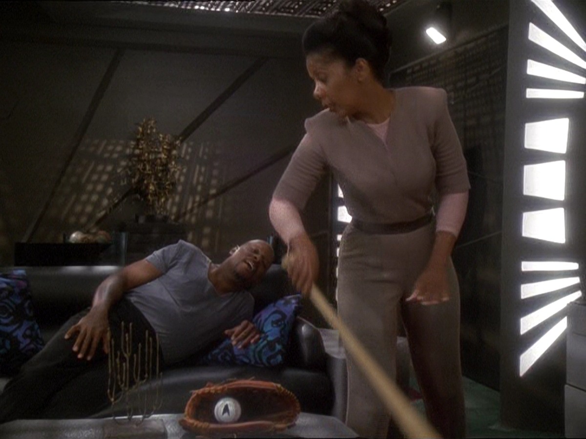 extant_StarTrek_DS9_7x04-TakeMeOutToTheHolosuite_1828.jpg