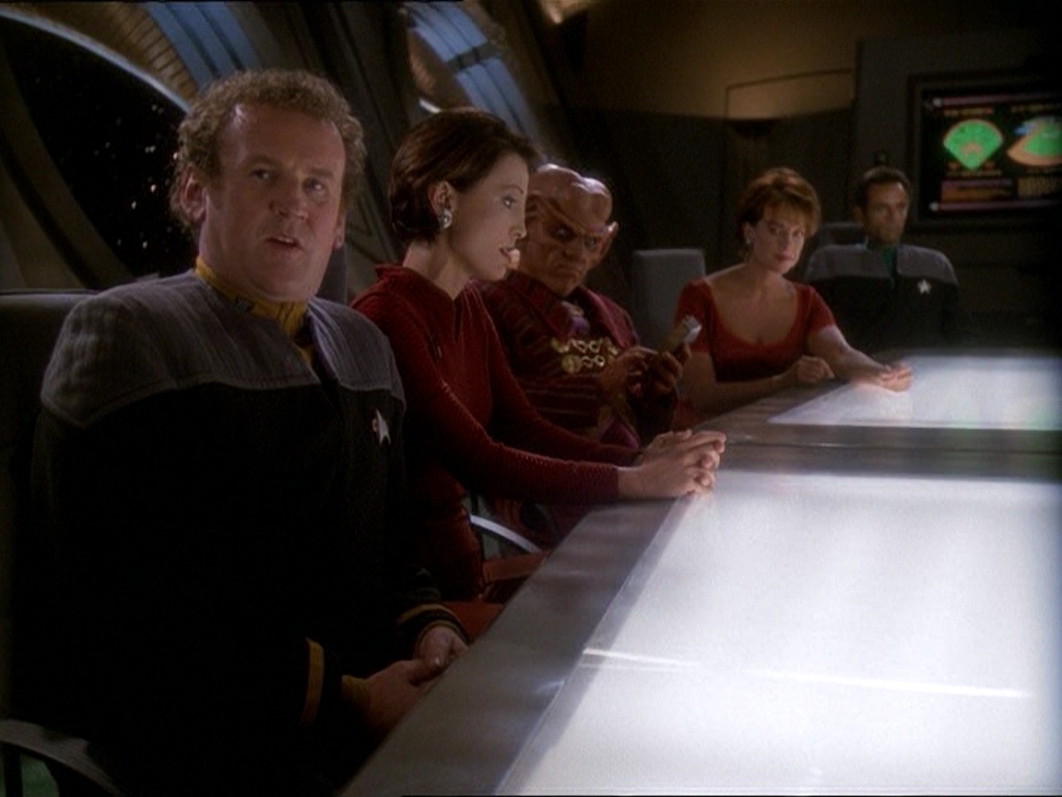 extant_StarTrek_DS9_7x04-TakeMeOutToTheHolosuite_2226.jpg