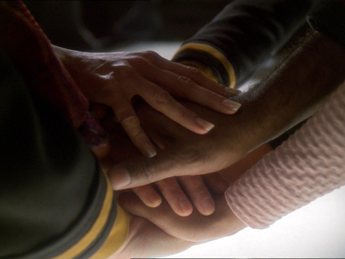 extant_StarTrek_DS9_7x04-TakeMeOutToTheHolosuite_2262.jpg