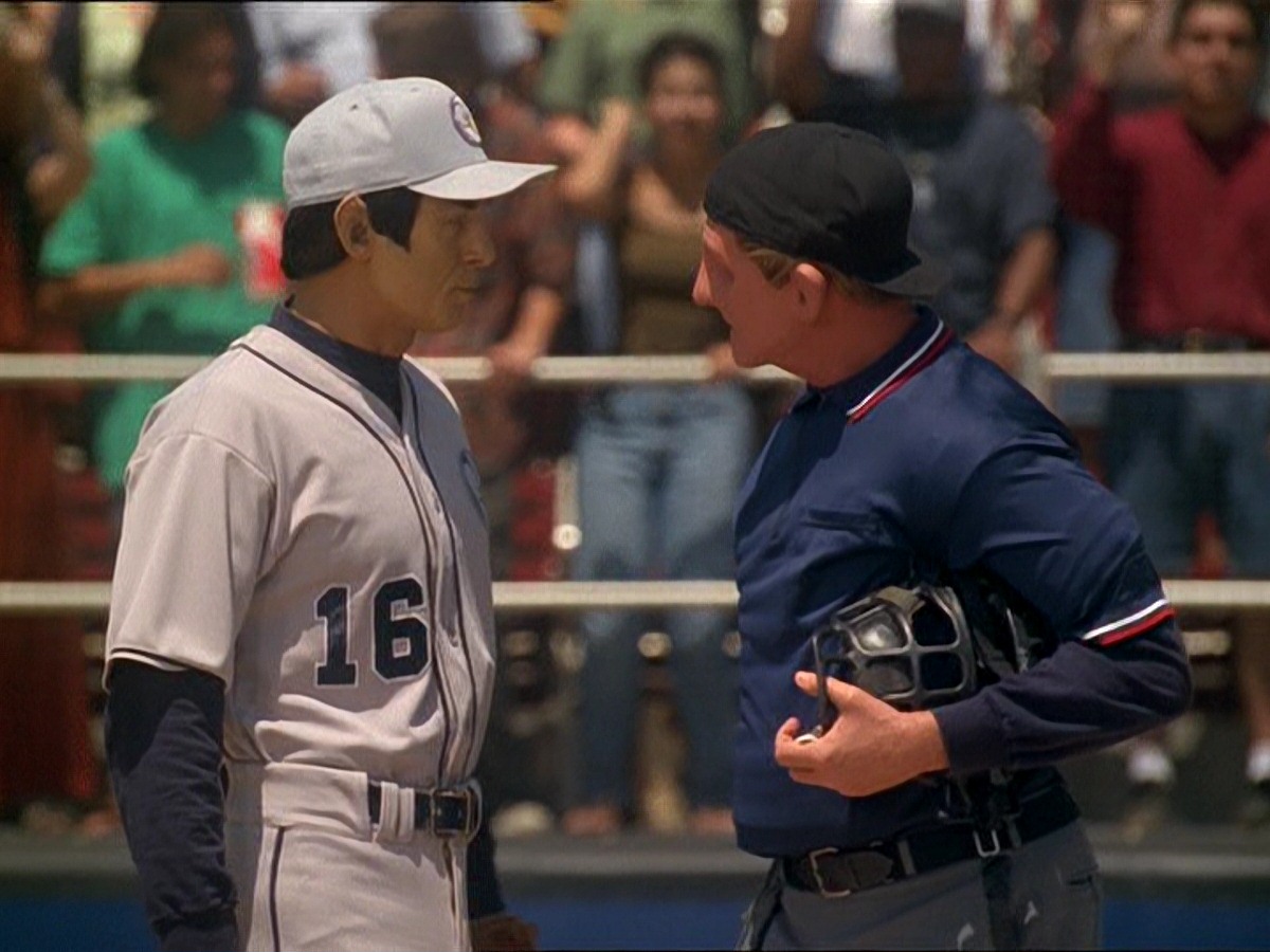 extant_StarTrek_DS9_7x04-TakeMeOutToTheHolosuite_3476.jpg