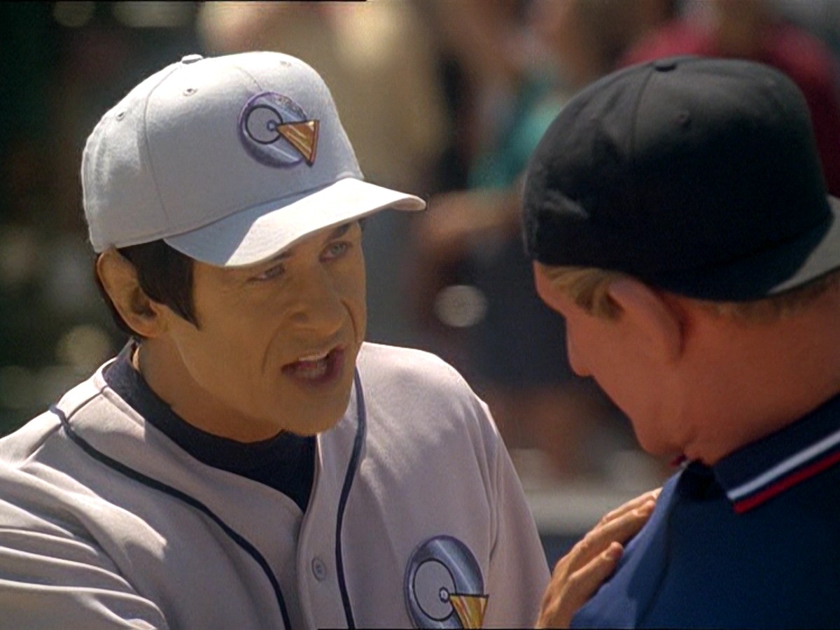 extant_StarTrek_DS9_7x04-TakeMeOutToTheHolosuite_3480.jpg