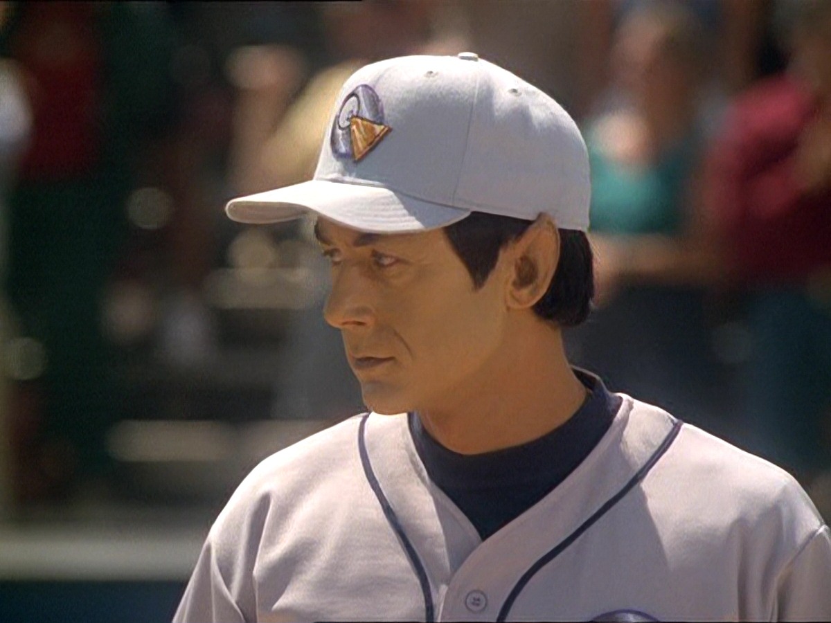 extant_StarTrek_DS9_7x04-TakeMeOutToTheHolosuite_3494.jpg