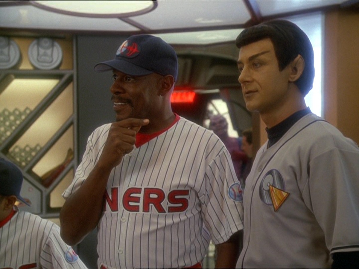 extant_StarTrek_DS9_7x04-TakeMeOutToTheHolosuite_3632.jpg