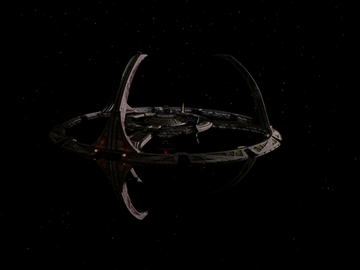 extant_StarTrek_DS9_7x04-TakeMeOutToTheHolosuite_3714.jpg