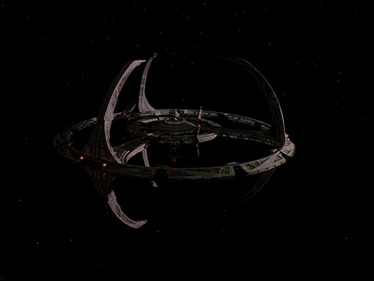 extant_StarTrek_DS9_7x04-TakeMeOutToTheHolosuite_3719.jpg