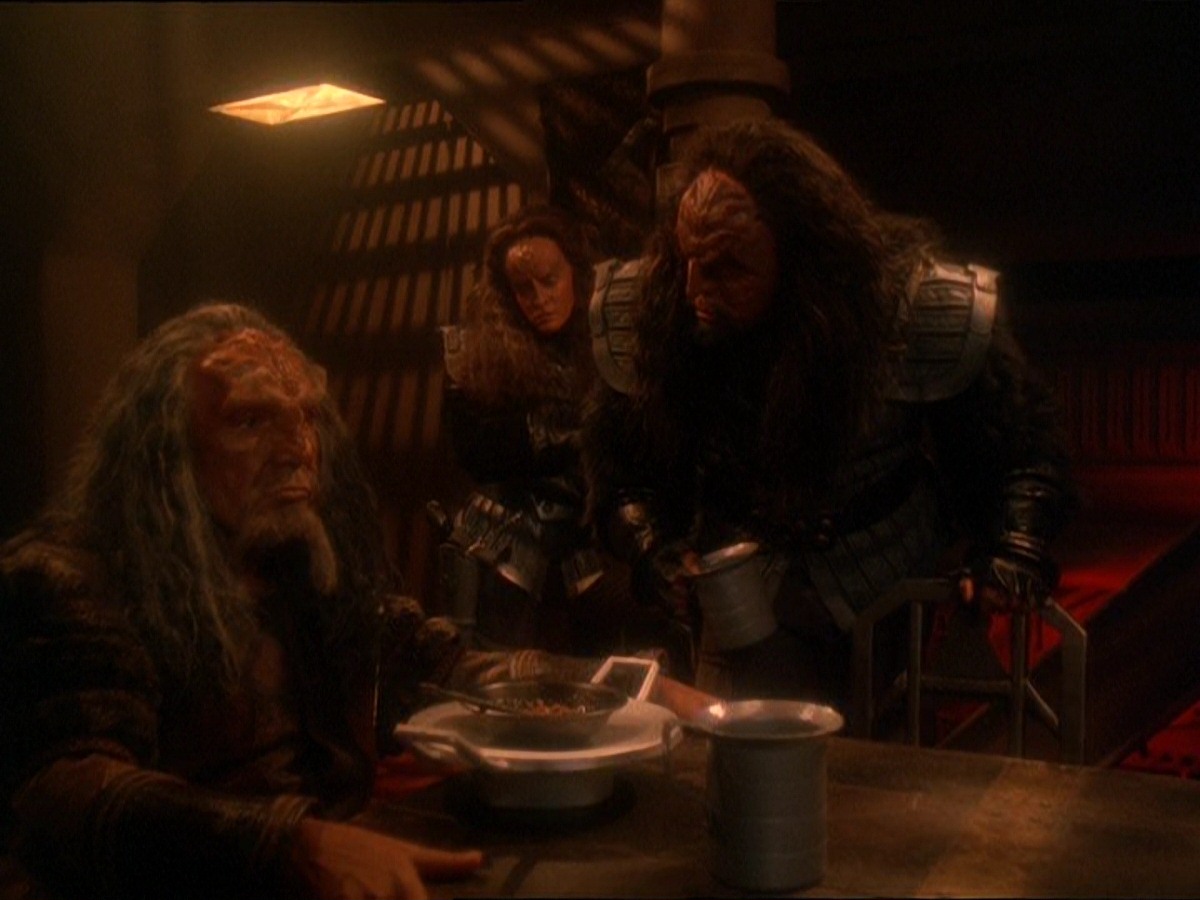 extant_StarTrek_DS9_7x07-OnceMoreUntoTheBreach_2695.jpg