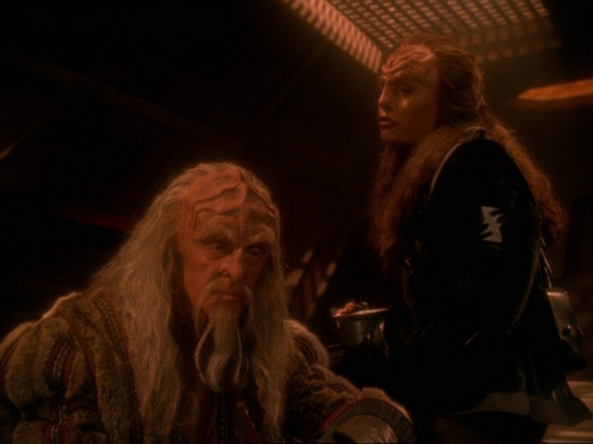 extant_StarTrek_DS9_7x07-OnceMoreUntoTheBreach_2707.jpg