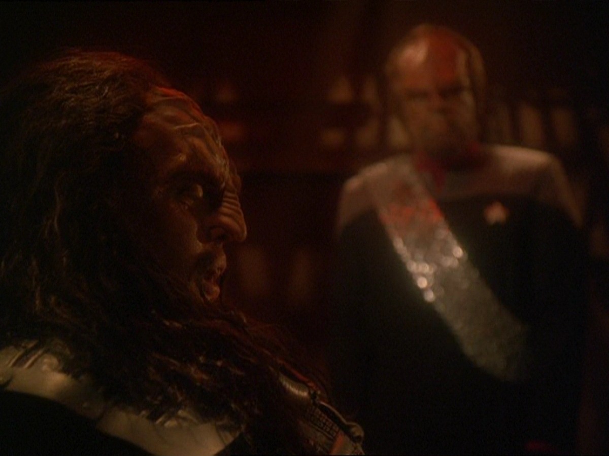 extant_StarTrek_DS9_7x07-OnceMoreUntoTheBreach_2904.jpg