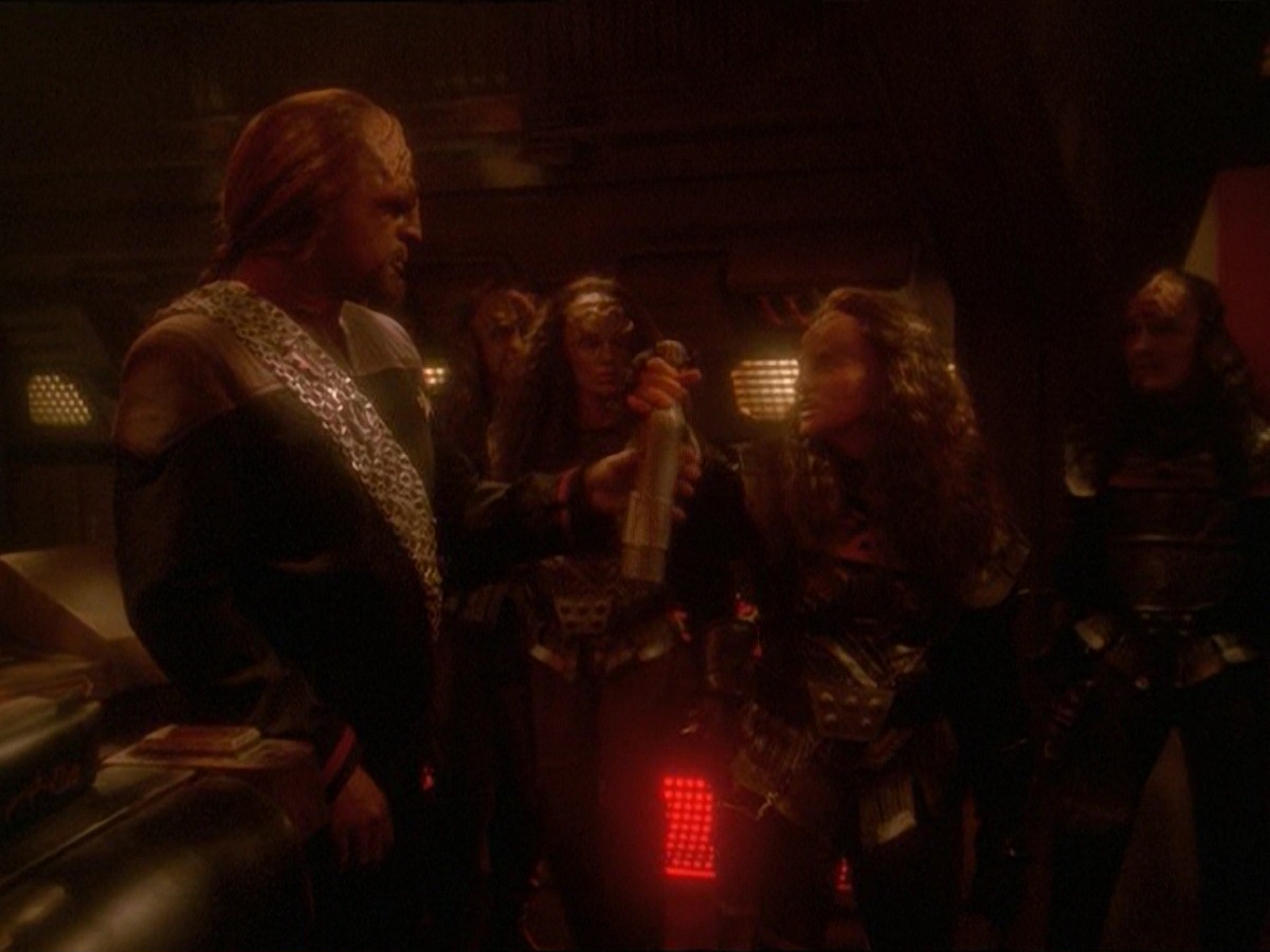 extant_StarTrek_DS9_7x07-OnceMoreUntoTheBreach_3705.jpg