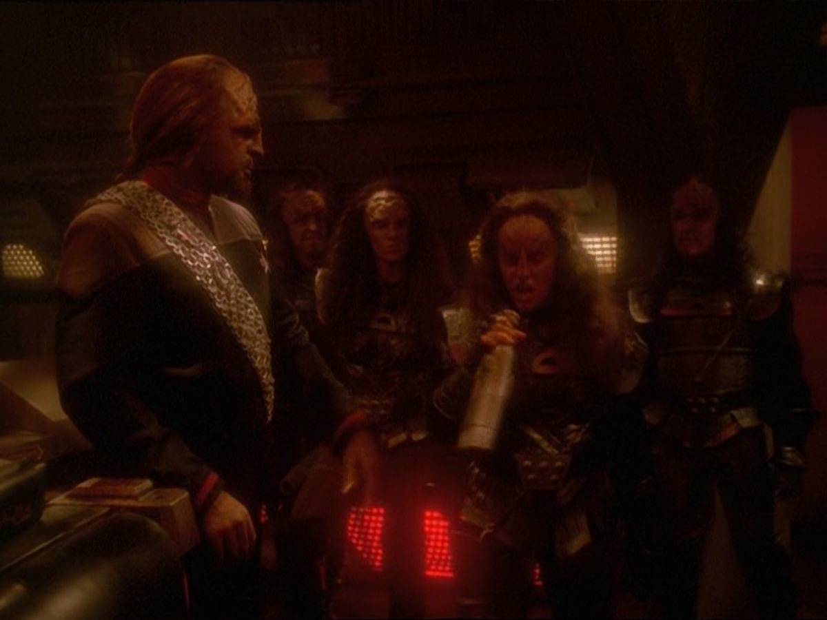 extant_StarTrek_DS9_7x07-OnceMoreUntoTheBreach_3706.jpg