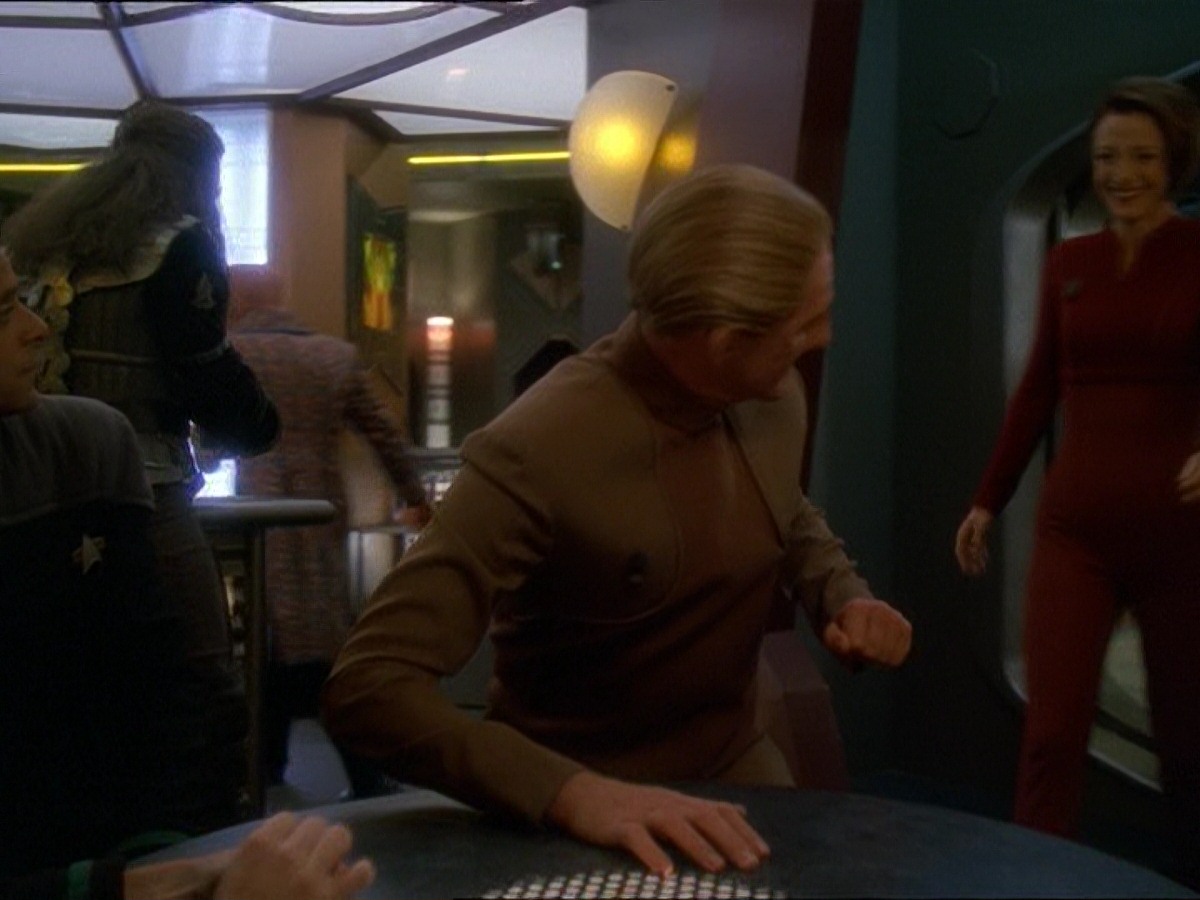 extant_StarTrek_DS9_7x09-Covenant_0033.jpg