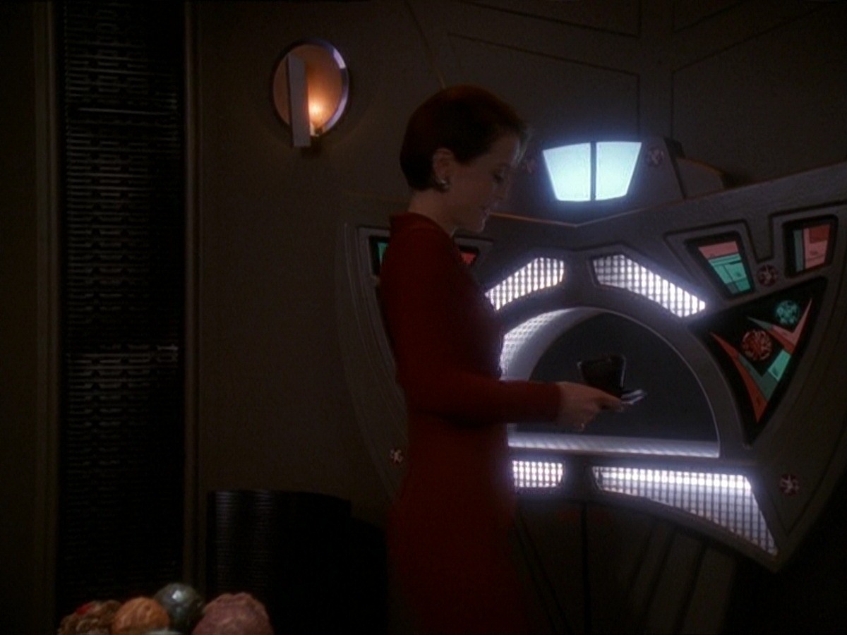 extant_StarTrek_DS9_7x09-Covenant_0187.jpg