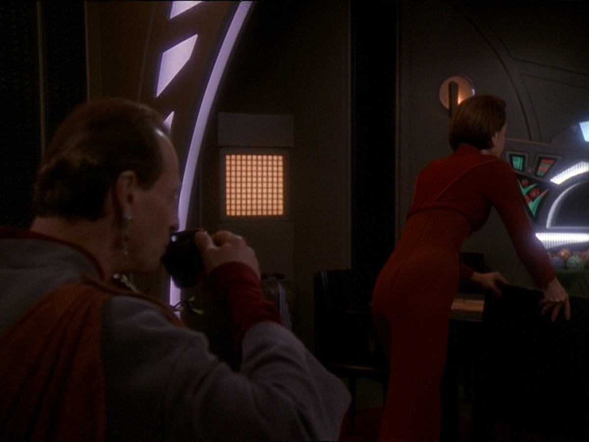 extant_StarTrek_DS9_7x09-Covenant_0215.jpg