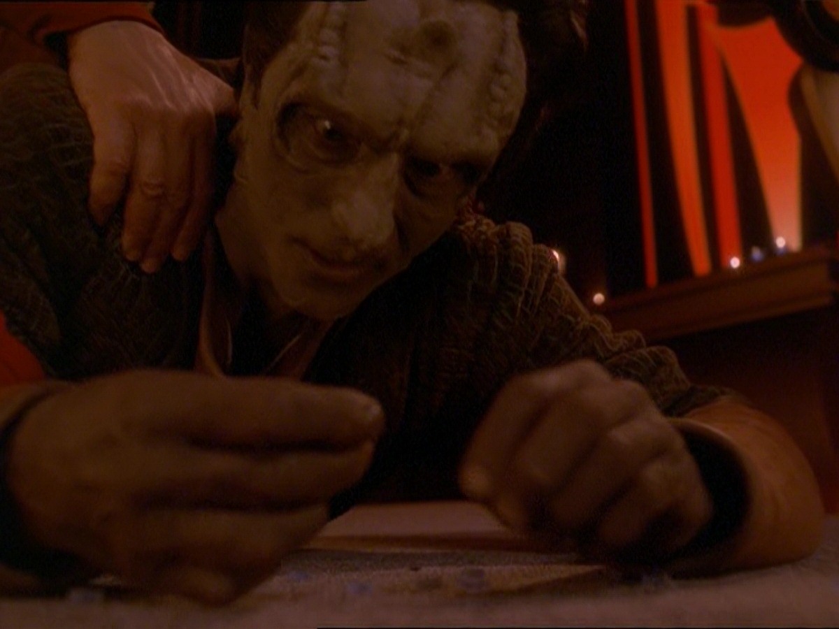 extant_StarTrek_DS9_7x09-Covenant_3446.jpg