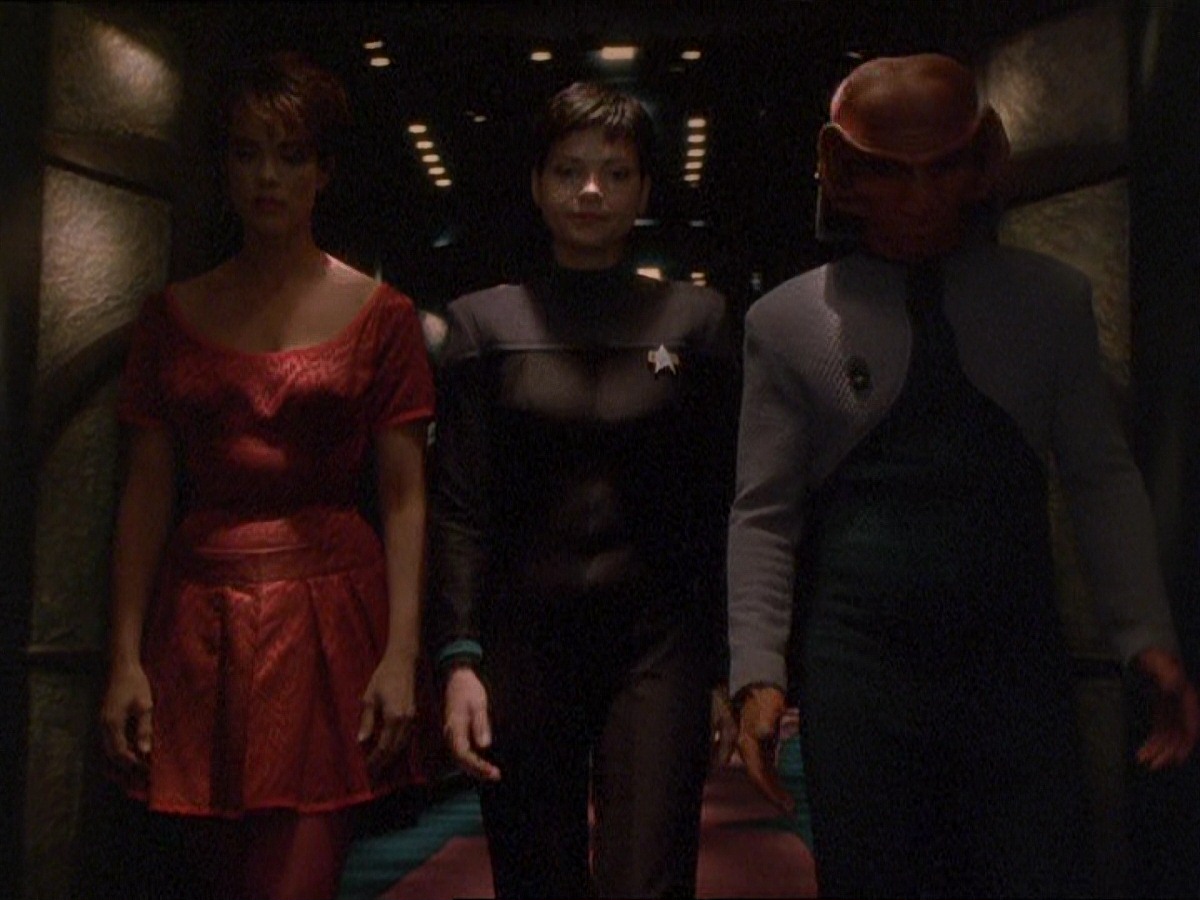 extant_StarTrek_DS9_7x10-ItsOnlyAPaperMoon_0009.jpg