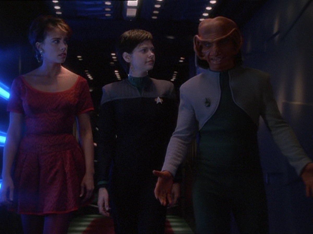 extant_StarTrek_DS9_7x10-ItsOnlyAPaperMoon_0017.jpg