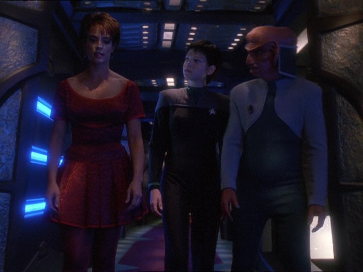 extant_StarTrek_DS9_7x10-ItsOnlyAPaperMoon_0029.jpg