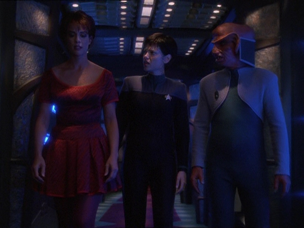 extant_StarTrek_DS9_7x10-ItsOnlyAPaperMoon_0030.jpg
