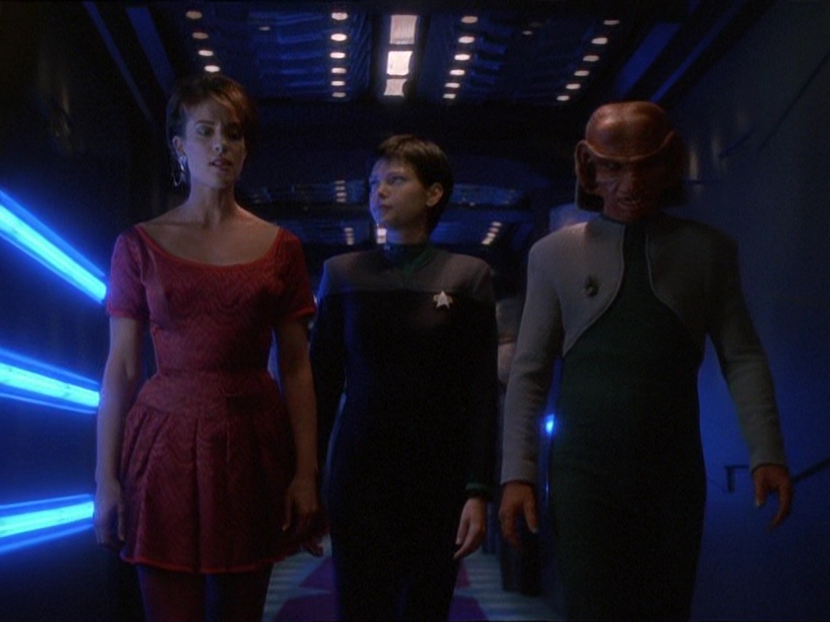 extant_StarTrek_DS9_7x10-ItsOnlyAPaperMoon_0040.jpg
